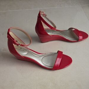 Bandolino Red Wedge Sandals